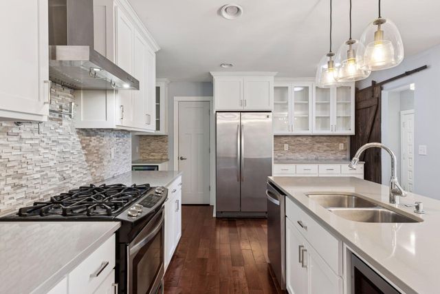 2465 Brunswick Avenue N, Golden Valley, MN 55422