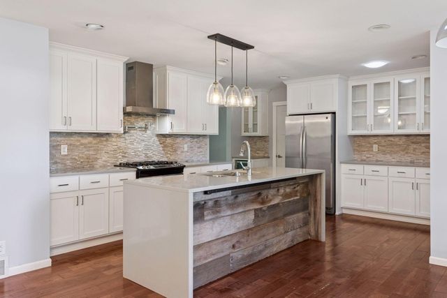 2465 Brunswick Avenue N, Golden Valley, MN 55422