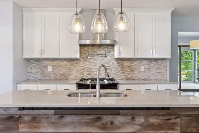 2465 Brunswick Avenue N, Golden Valley, MN 55422