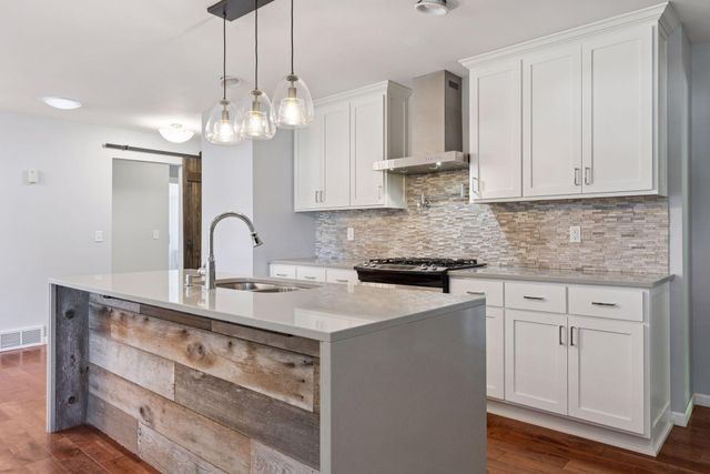 2465 Brunswick Avenue N, Golden Valley, MN 55422