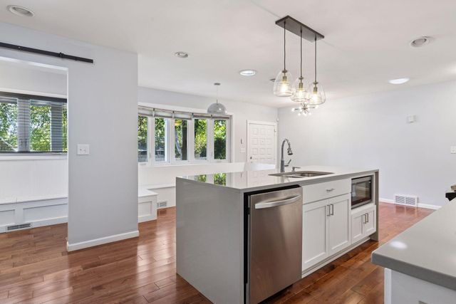 2465 Brunswick Avenue N, Golden Valley, MN 55422