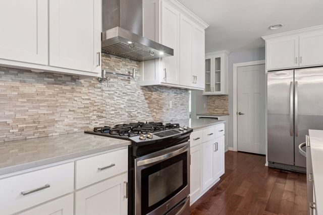 2465 Brunswick Avenue N, Golden Valley, MN 55422