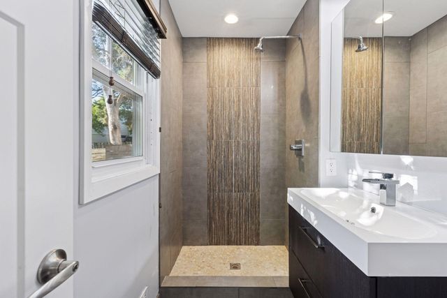 2465 Brunswick Avenue N, Golden Valley, MN 55422