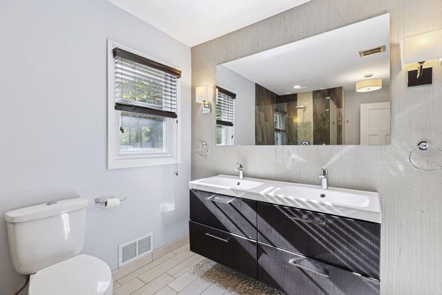 2465 Brunswick Avenue N, Golden Valley, MN 55422