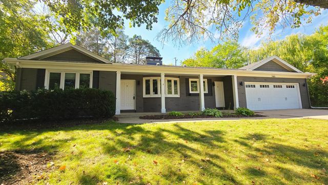 2465 Brunswick Avenue N, Golden Valley, MN 55422
