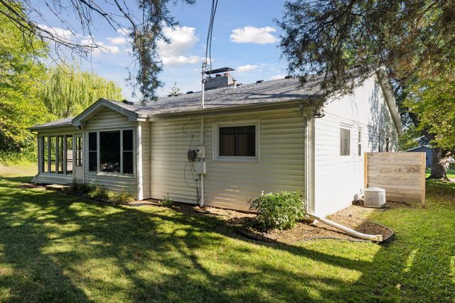 2465 Brunswick Avenue N, Golden Valley, MN 55422