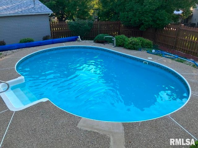 5909 W RIDGECREST Circle, Peoria, IL 61615