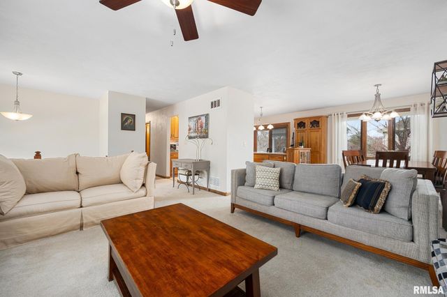 5909 W RIDGECREST Circle, Peoria, IL 61615