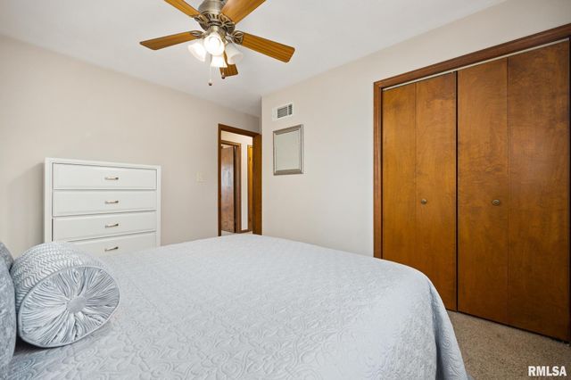 5909 W RIDGECREST Circle, Peoria, IL 61615