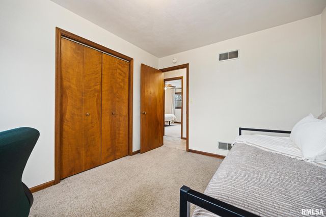 5909 W RIDGECREST Circle, Peoria, IL 61615