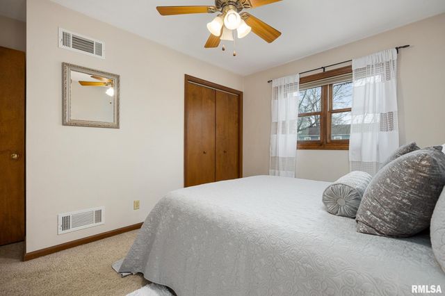 5909 W RIDGECREST Circle, Peoria, IL 61615