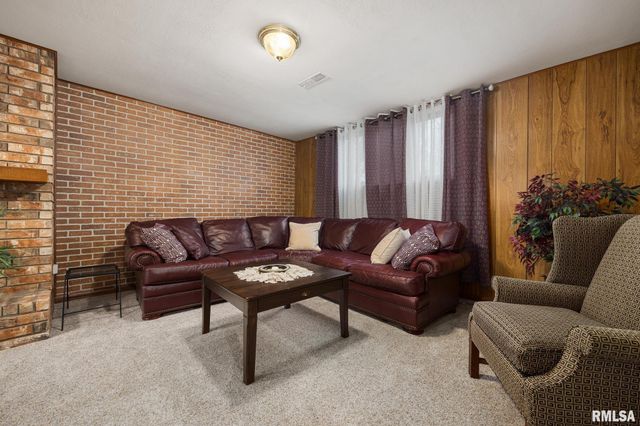 5909 W RIDGECREST Circle, Peoria, IL 61615