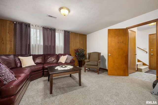 5909 W RIDGECREST Circle, Peoria, IL 61615