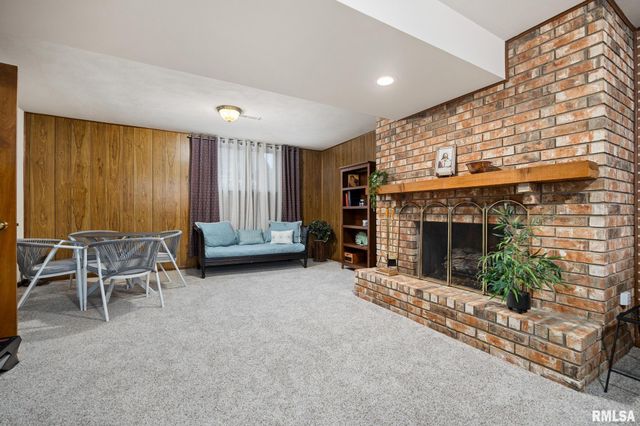 5909 W RIDGECREST Circle, Peoria, IL 61615