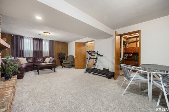 5909 W RIDGECREST Circle, Peoria, IL 61615