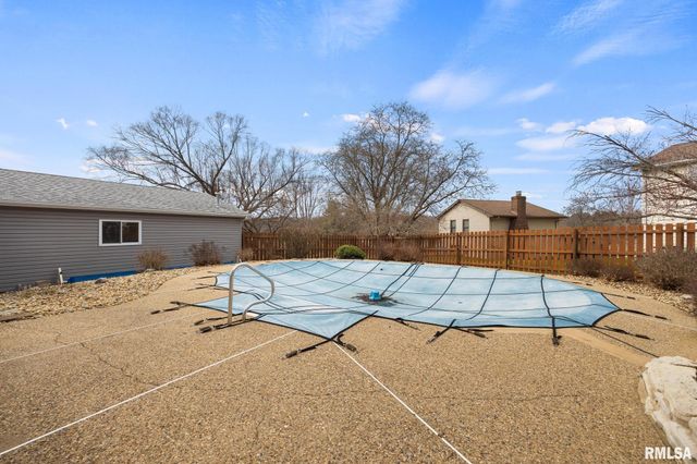 5909 W RIDGECREST Circle, Peoria, IL 61615