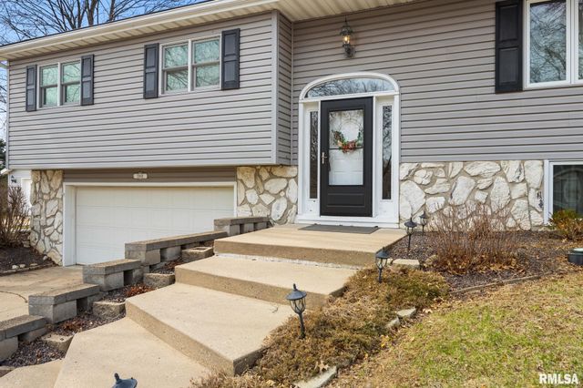 5909 W RIDGECREST Circle, Peoria, IL 61615