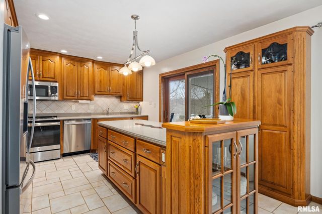 5909 W RIDGECREST Circle, Peoria, IL 61615