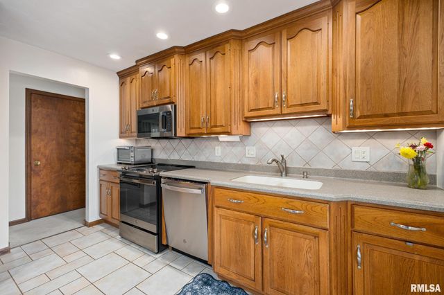 5909 W RIDGECREST Circle, Peoria, IL 61615