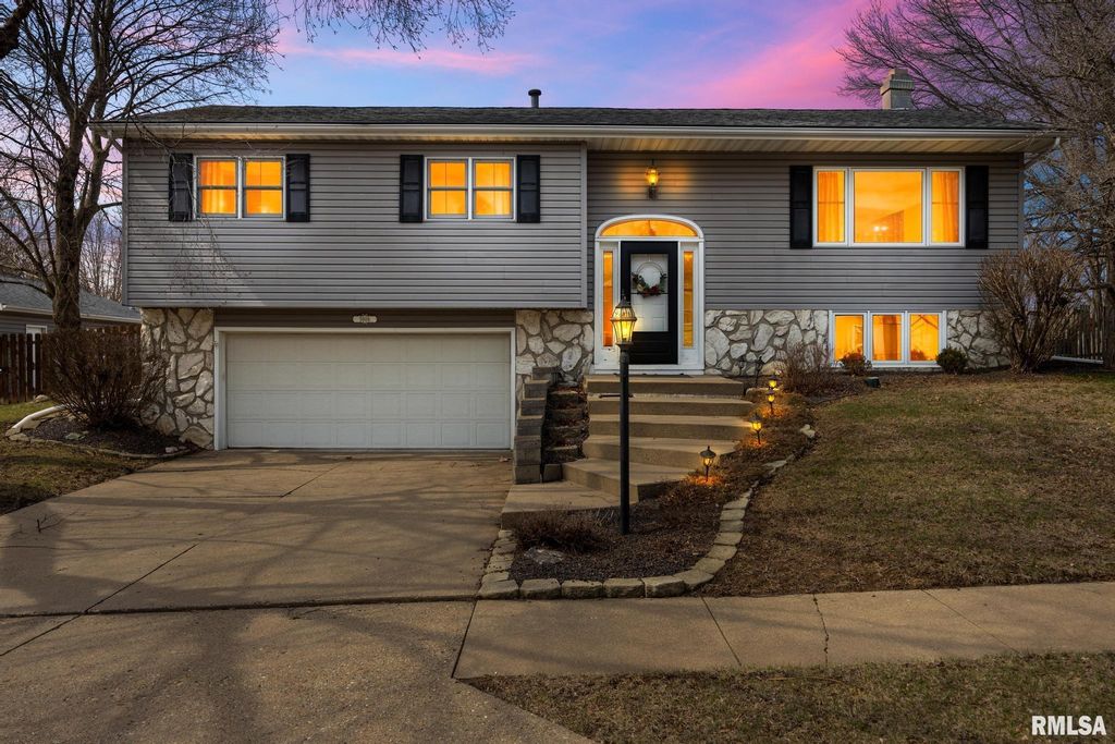 5909 W RIDGECREST Circle, Peoria, IL 61615