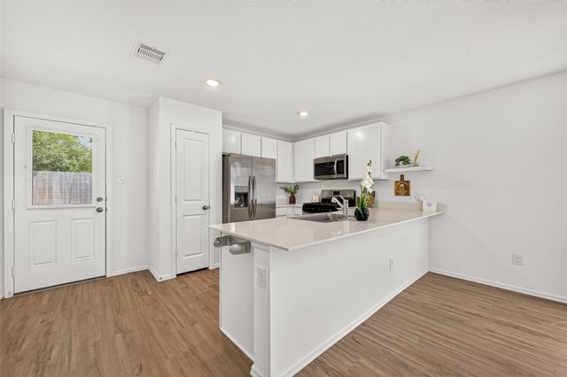 326 Riverwood Village Lane, Sealy, TX 77474
