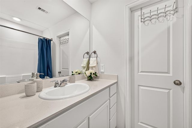 326 Riverwood Village Lane, Sealy, TX 77474
