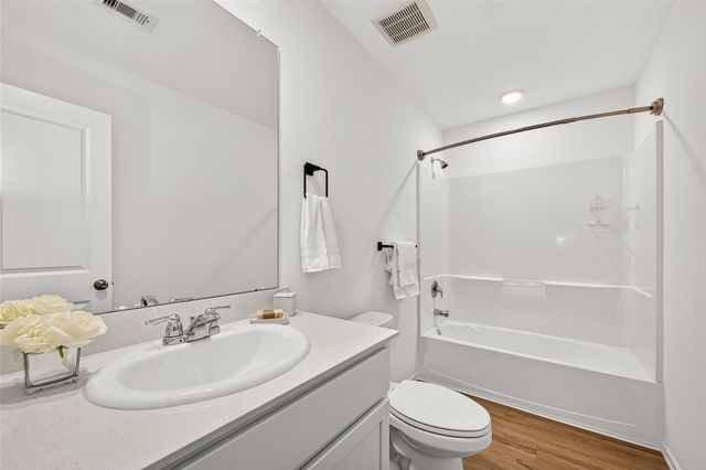 326 Riverwood Village Lane, Sealy, TX 77474