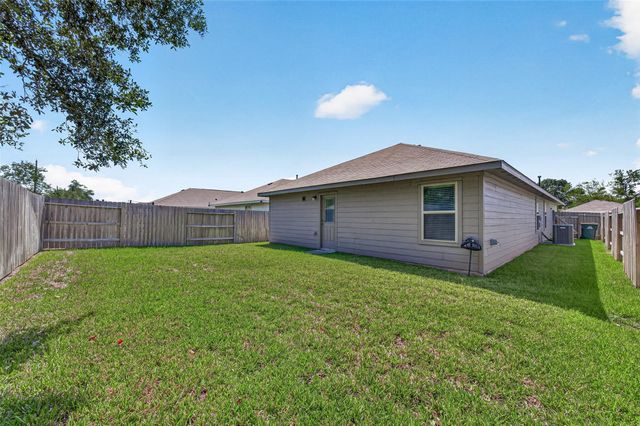326 Riverwood Village Lane, Sealy, TX 77474