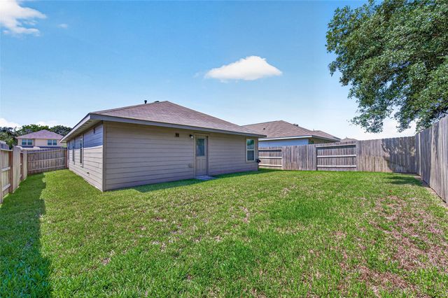 326 Riverwood Village Lane, Sealy, TX 77474