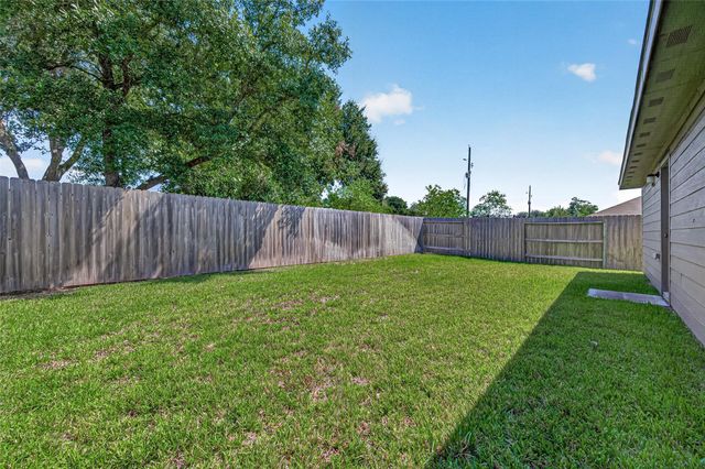 326 Riverwood Village Lane, Sealy, TX 77474