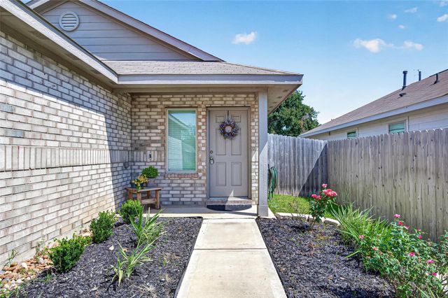 326 Riverwood Village Lane, Sealy, TX 77474