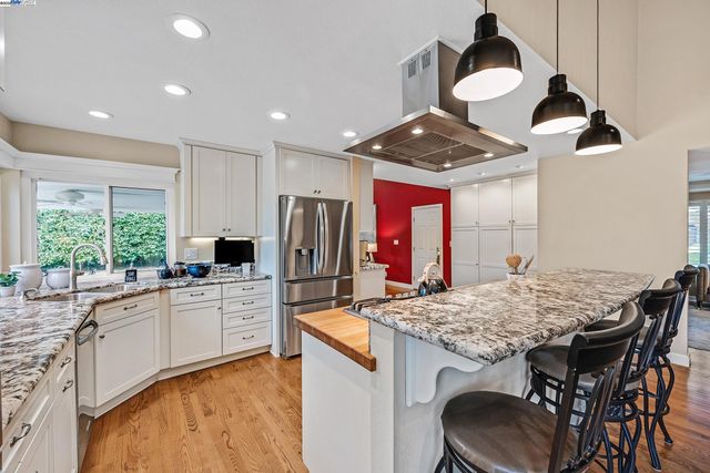 612 Santander Dr, San Ramon, CA 94583