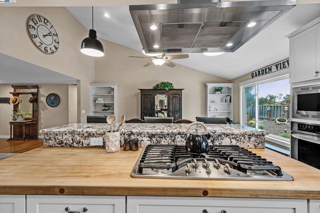 612 Santander Dr, San Ramon, CA 94583