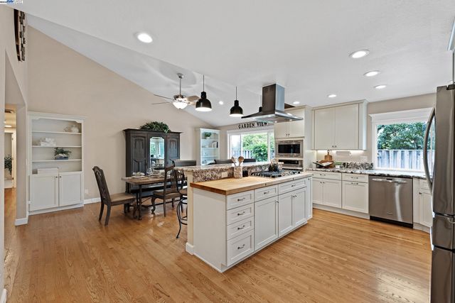 612 Santander Dr, San Ramon, CA 94583