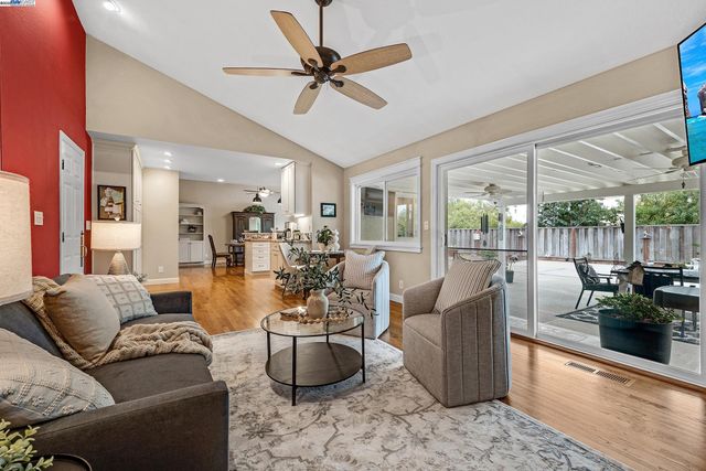 612 Santander Dr, San Ramon, CA 94583