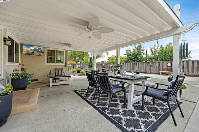 612 Santander Dr, San Ramon, CA 94583
