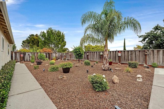 612 Santander Dr, San Ramon, CA 94583