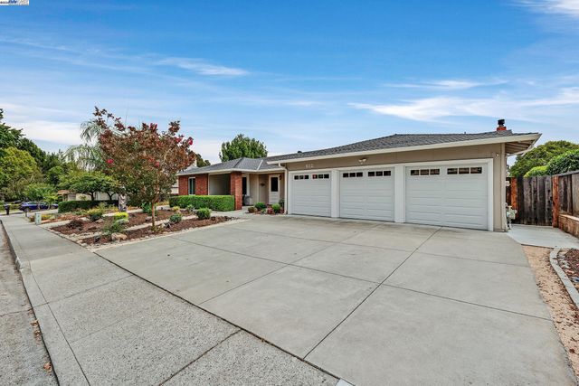 612 Santander Dr, San Ramon, CA 94583