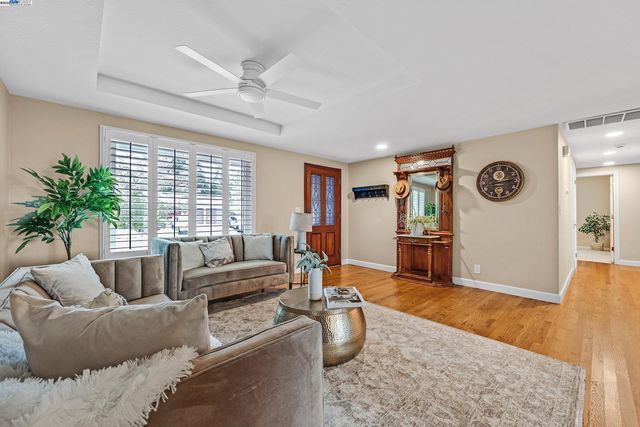 612 Santander Dr, San Ramon, CA 94583