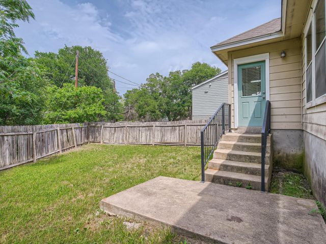 6102 Reicher DR, Austin, TX 78723