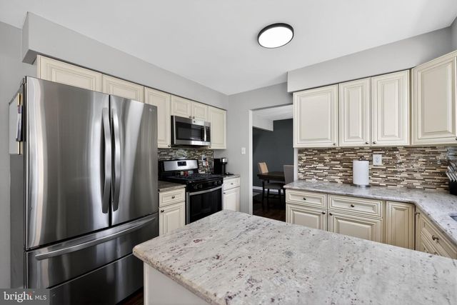 21 HUNTINGDON WAY, Sewell, NJ 08080
