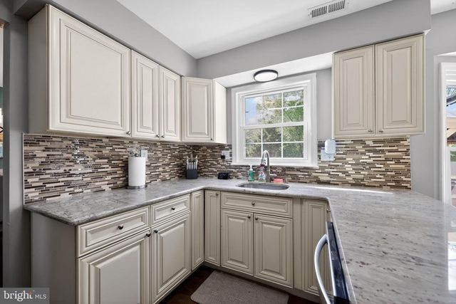 21 HUNTINGDON WAY, Sewell, NJ 08080