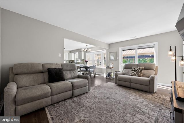 21 HUNTINGDON WAY, Sewell, NJ 08080