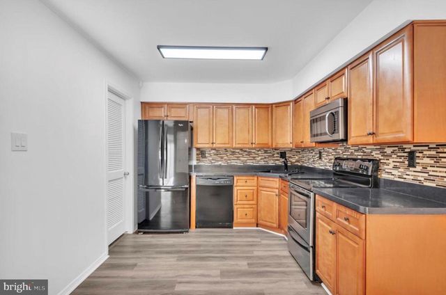 21 UXBRIDGE PL, Sewell, NJ 08080