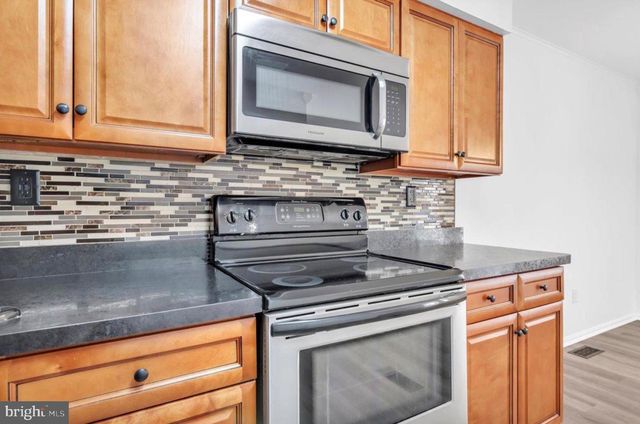 21 UXBRIDGE PL, Sewell, NJ 08080