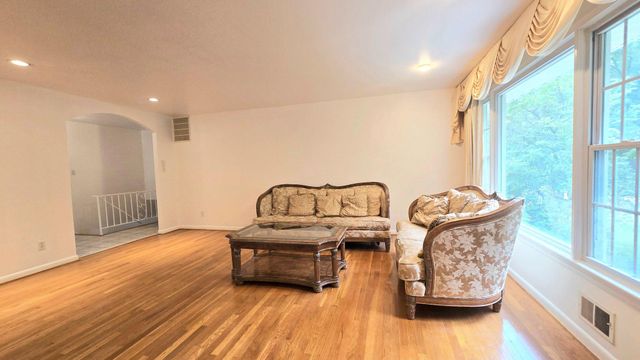 10928 PLEASANT ACRES DR, Hyattsville, MD 20783