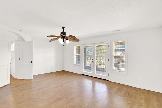 2033 Northcrest Ct, Modesto, CA 95355