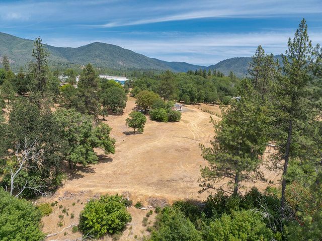 5478 Monument Drive, Grants Pass, OR 97526