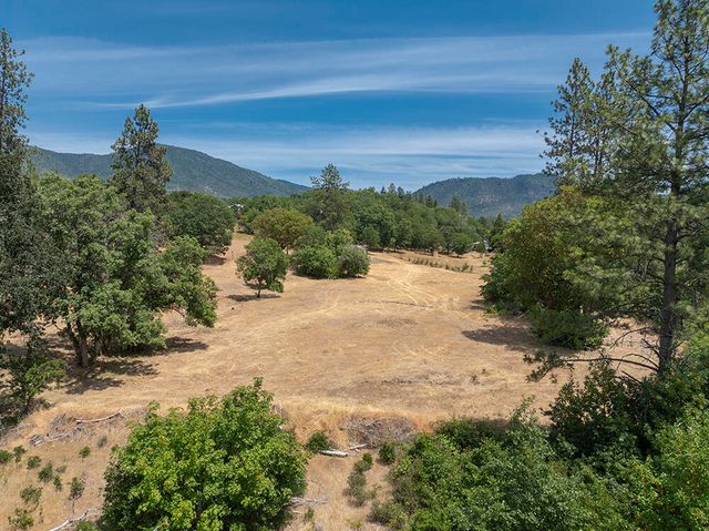5478 Monument Drive, Grants Pass, OR 97526