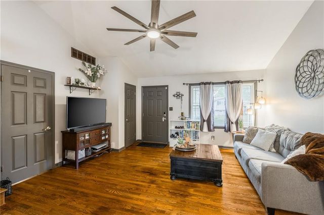 7109 NW 75th Street, Kansas City, MO 64152